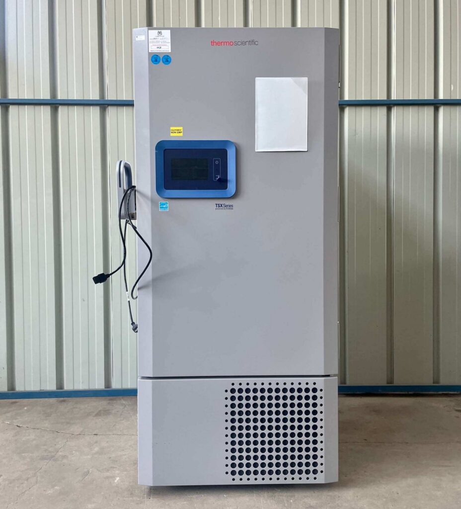 Thermo Fisher Scientific TSX50086V – Congélateur ultra-basse température (-86°C) de 682 L - Image 1