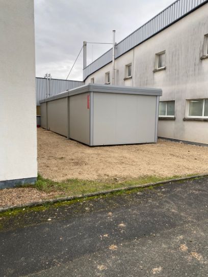 Enceinte climatique modulaire extérieure 100m³ – Modulopharm – pour projets pharmaceutiques avec caisson de traitement d&rsquo;air dernière génération - Image 1