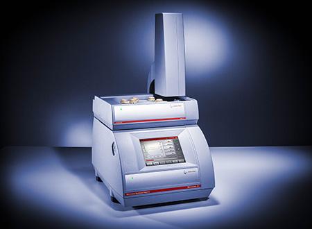 Réacteur micro-ondes Monowave 450 pour extractions assistées avec passeur 24 positions et caméra intégrée - Image 1