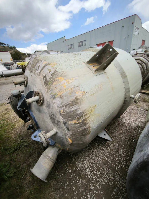 Réacteur en acier inoxydable 3000 litres avec enveloppe inférieure en fer – référence                        :                         c13206 - Image 1