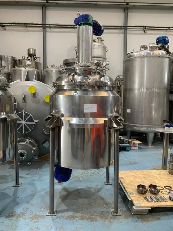 Réacteur inoxger inox 400 litres d&rsquo;occasion avec agitation, demi tige et chauffage hermétique – référence                        :                         c6229 - Image 1