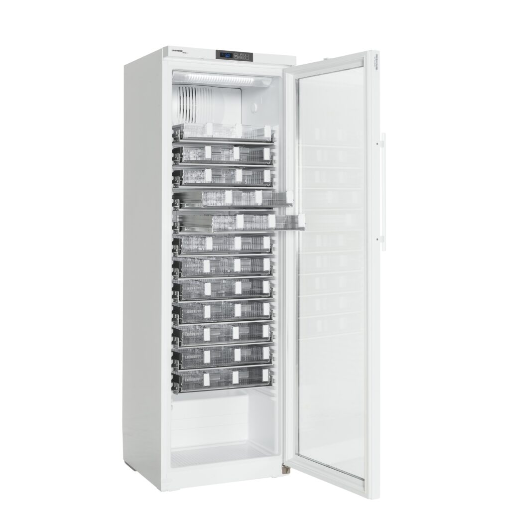 Armoires réfrigérées pour médicaments LFKV et LKPV – 141 à 1427 litres – Température +2 à +12°C ou -2 à +15°C – Qualifiables COFRAC 1