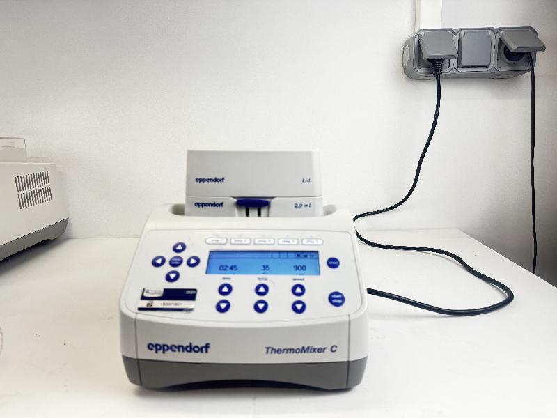 Bain chauffant à sec Eppendorf Thermomixer C - Image 1