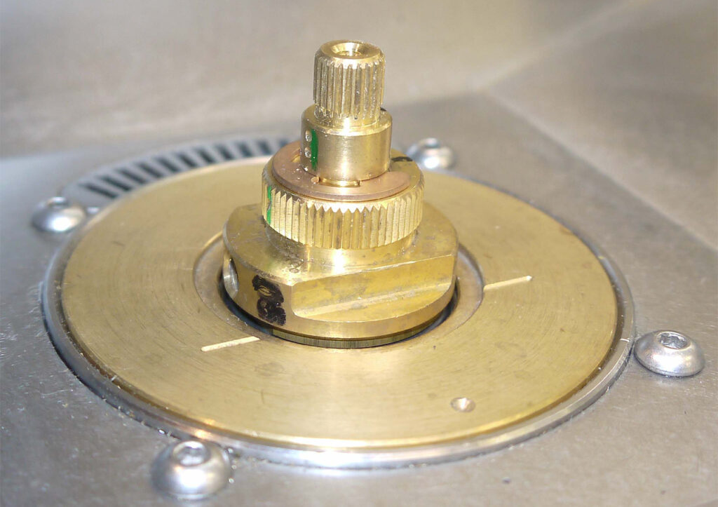 Banc de réglage automatique de température et test pour Cartouches thermostatiques – Banc d&rsquo;essais hydrauliques - Image 3