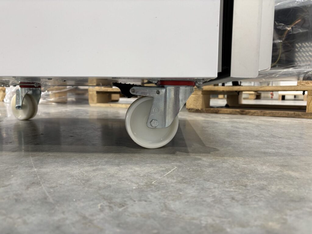 Congélateur vertical ventilé, de -5 à -22°C et dégivrage automatique – de 130 à 2 100 L - Image 1